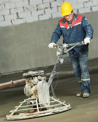 Troffelmachine voor betonvloer